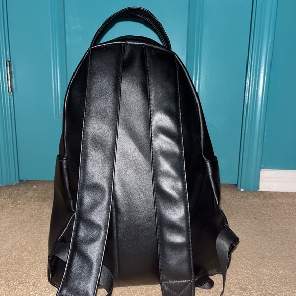 Simple Black Backpack - Picture 2 of 4